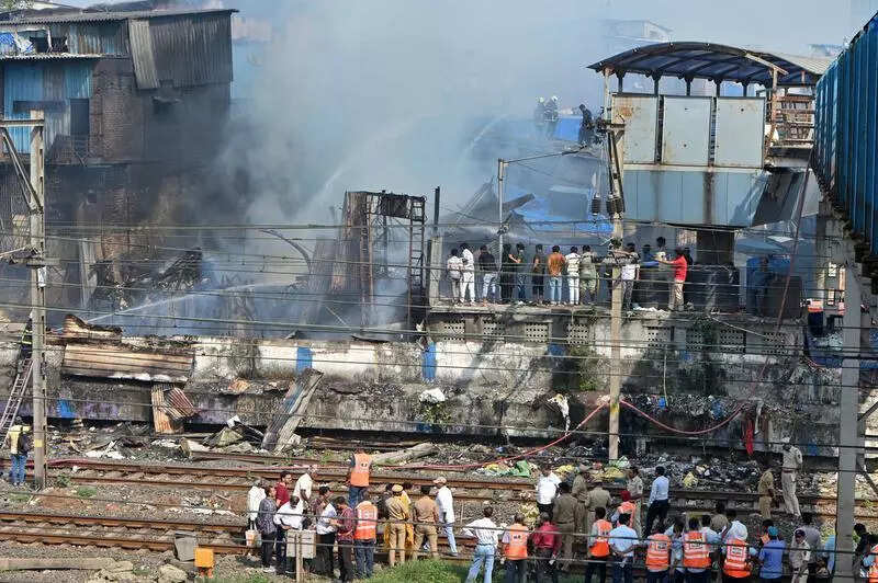 Mumbai: Three cylinder blasts as fire rips through godowns in Bandra, Harbour line affected