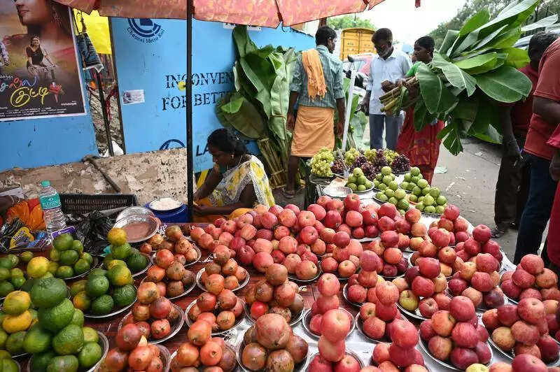 1kg apple price hits 175 due to supply delay, high wastage