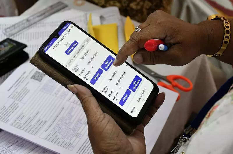 CS asks DMs to reduce stress on BLOs, ensure smooth SIR