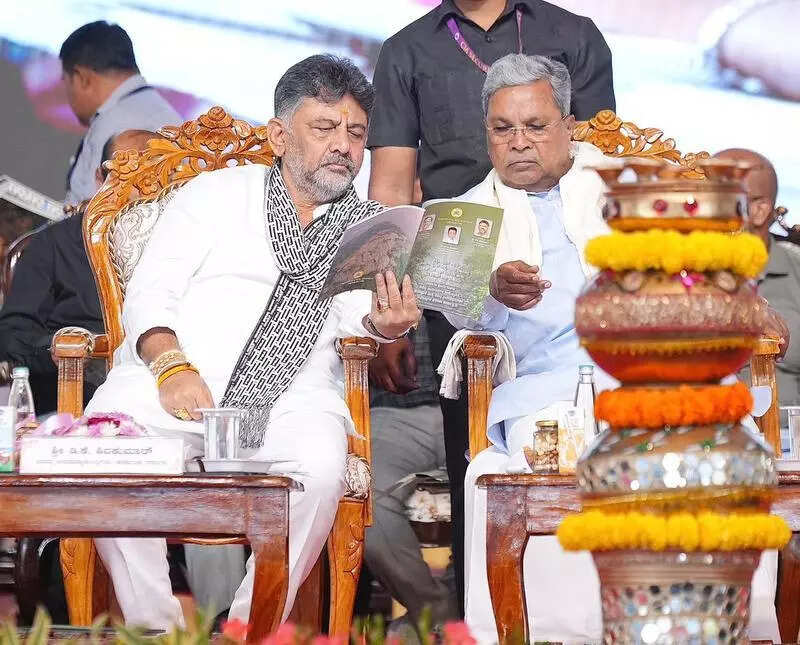 Shivakumar camp ramps up pressure as Rahul Gandhi returns to Delhi
