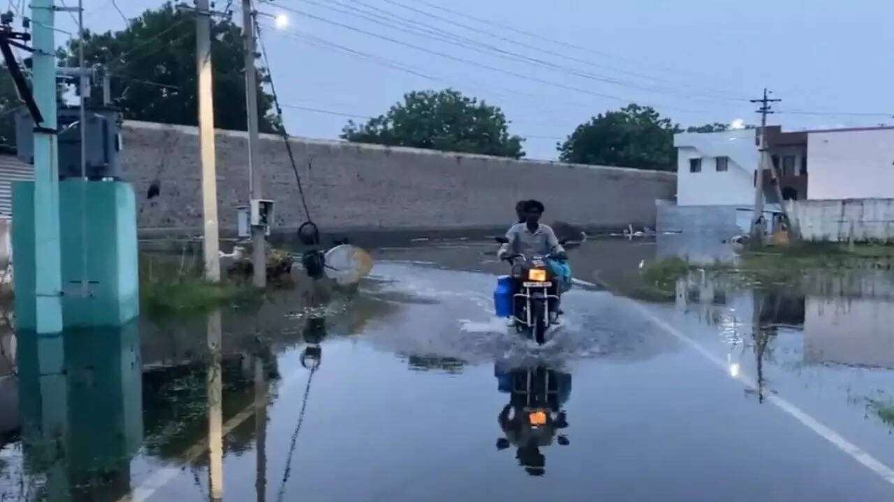 Tamil Nadu braces for Cyclone Senyar: Are schools shut on Nov 25? Heavy rain forecast for Nov 28–30
