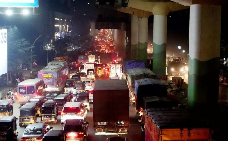 Thane faces rising traffic congestion due to mismatch between vehicle numbers and road infrastructure