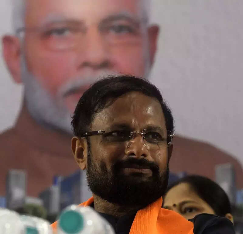 Thane MP demands immediate clearance of railway station modernisation plan and fast tracking of Thane-Mulund new station project