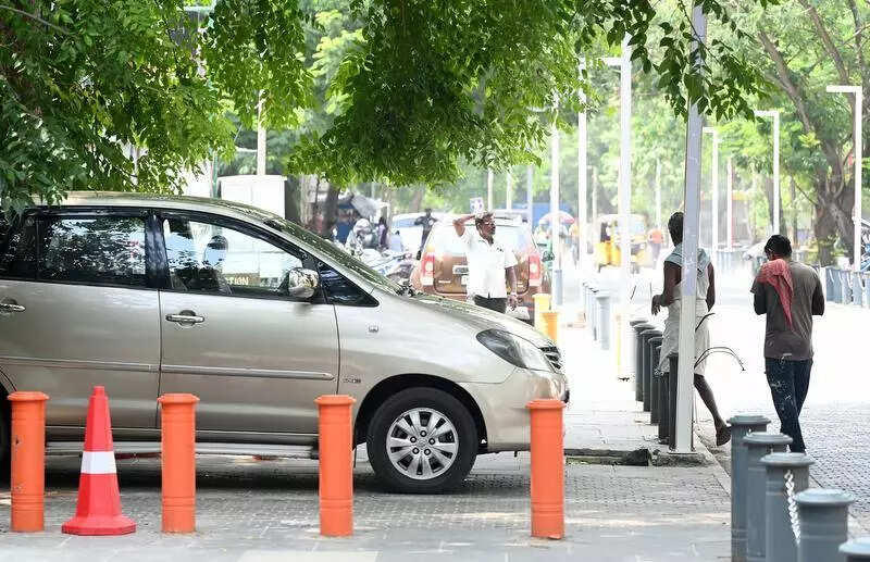 KNK Road plaza out of bounds for pedestrians as vehicles hijack walkways