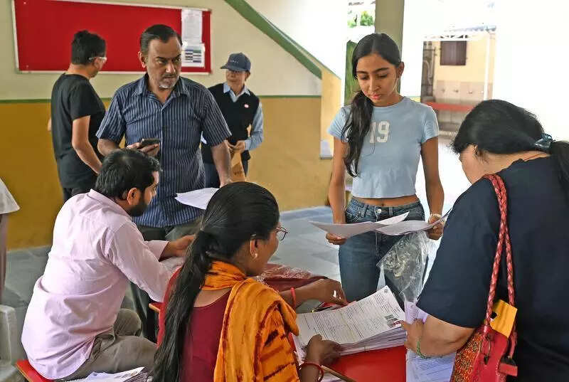 Ahmedabad deputy collector asks schools to relieve all BLOs and supervisors of teaching duties in Jamalpur-Khadia assembly constituency