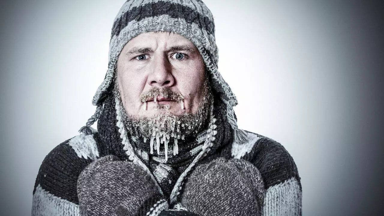 What happens to the human body before freezing to death explained