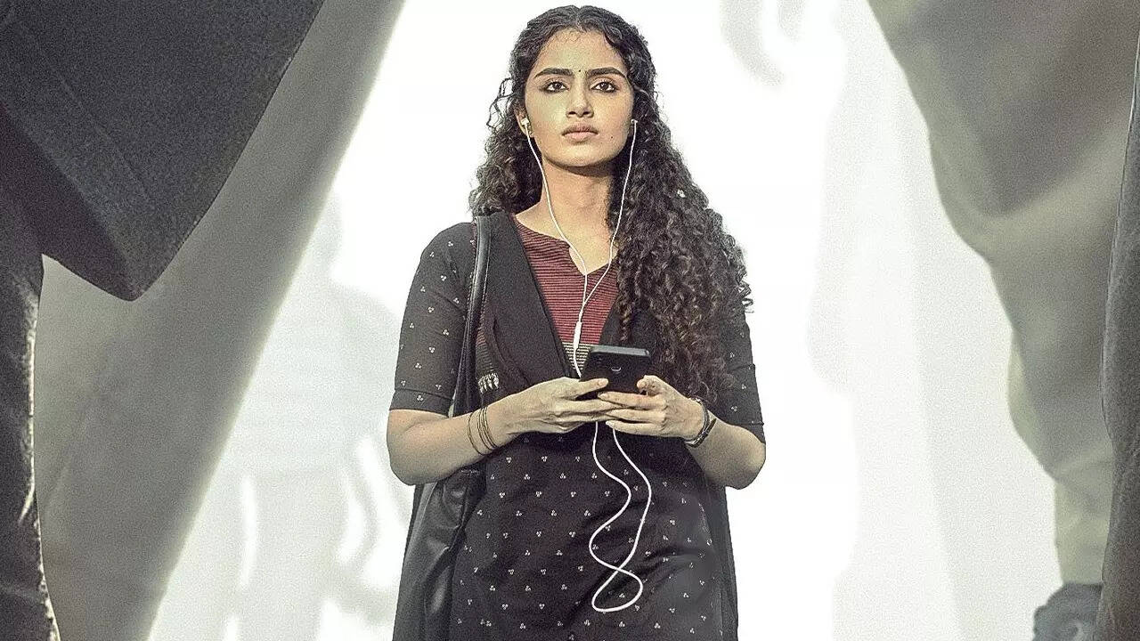 'Lockdown': Anupama Parameswaran starrer unveils chilling fear