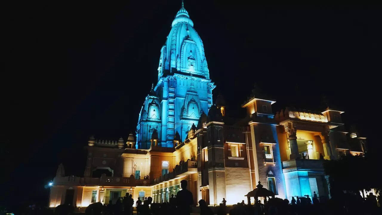 How to reach Kashi Vishwanath Temple in Varanasi from Delhi