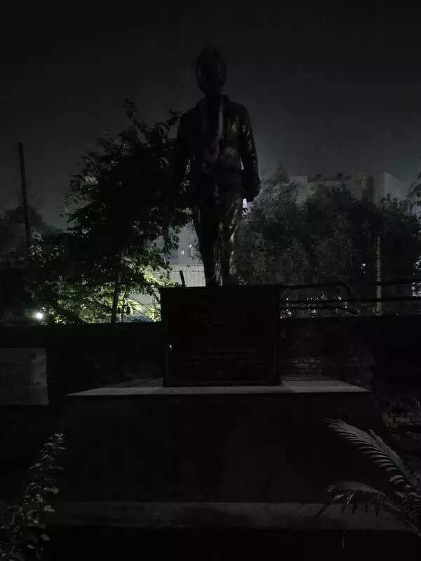 Litterateurs, residents want Prof Mohan Singh’s Statue back at Aarti Chowk