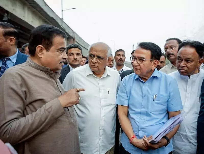 Build quality roads or face action: Union minister Nitin Gadkari to contractors