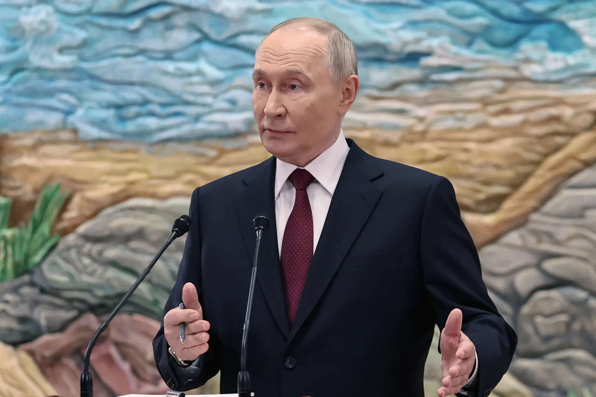 Putin Signals Ceasefire?! Is Peace Finally Possible in Ukraine?