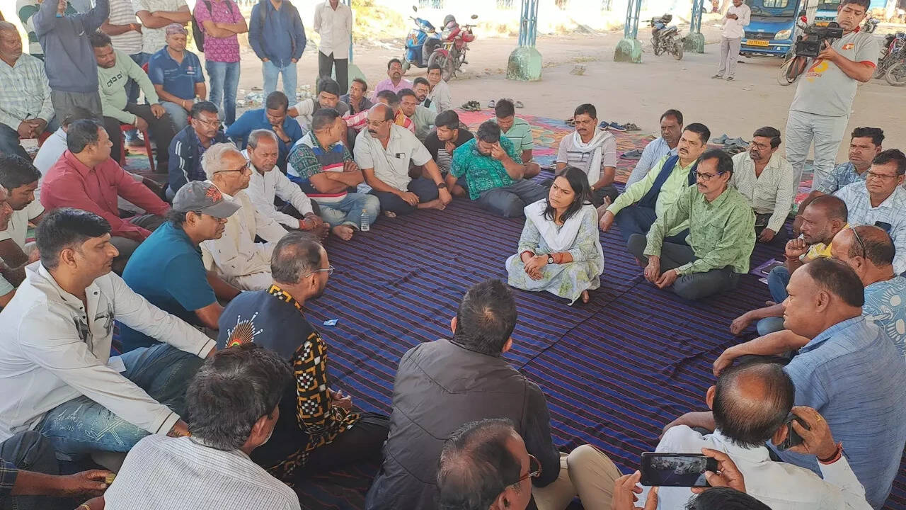 Sambalpur paddy procurement delayed: Farmers threaten agitation over millers' demands