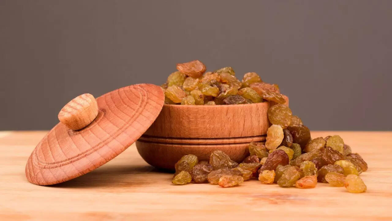 What eating soaked raisins daily can do for your bones, digestion, and immunity this winter