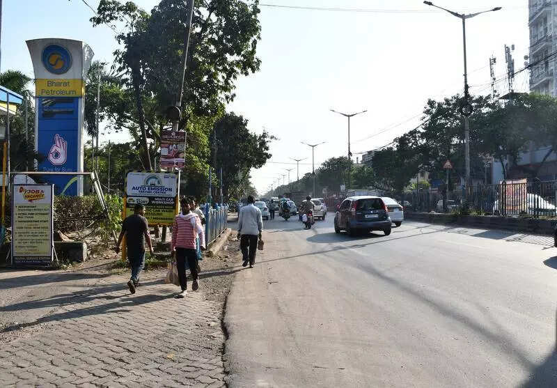 Racing bus claims life of 15-yr-old boy cycling to school on BT Road