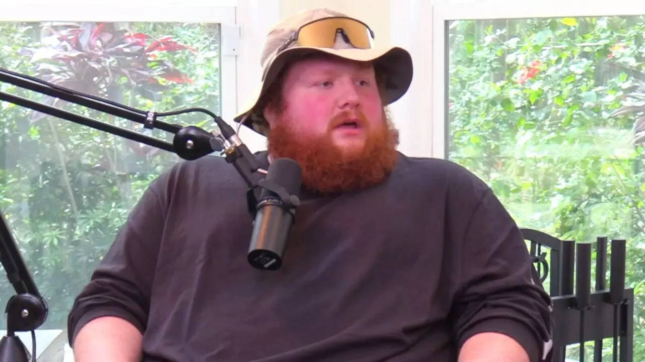 CaseOh blows up on Twitch after ChatGPT suggestion, internet explodes over his ‘10 years back’ rant