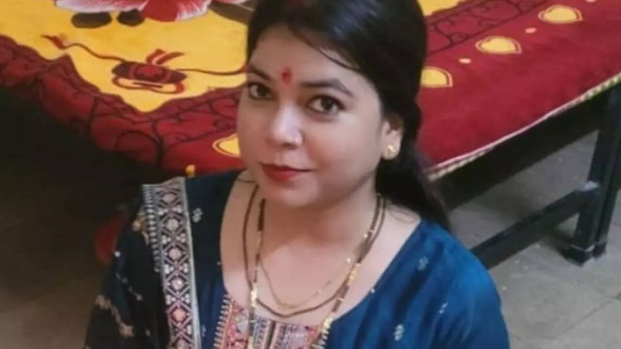 Pushed her off train: Navy officer&rsquo;s wife found dead on rly tracks; TTE booked