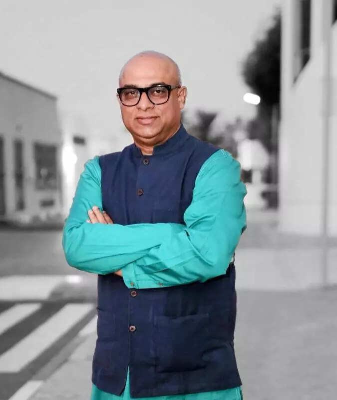 Beyond duty, cops don grease paint, take up pen to pursue their passions