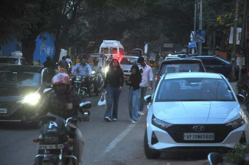 Pub culture, parking issues irk Vayupuri residents