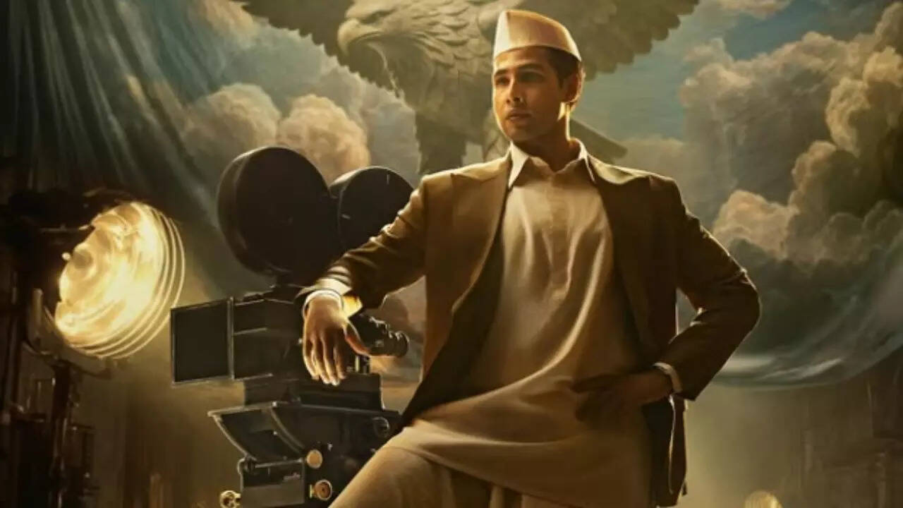 Siddhant stuns as legendary filmmaker V. Shantaram in first look