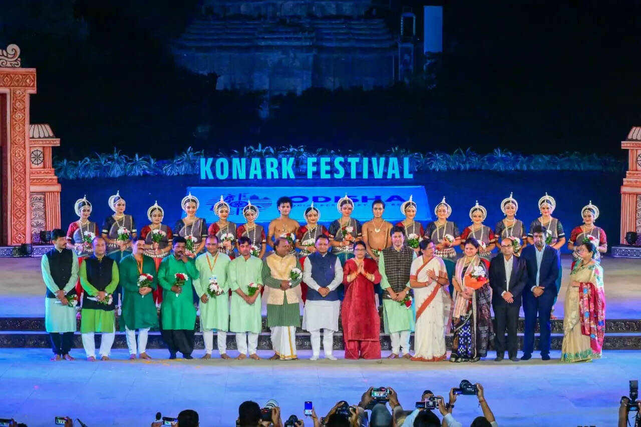Odisha CM inaugurates dance and sand art festivals