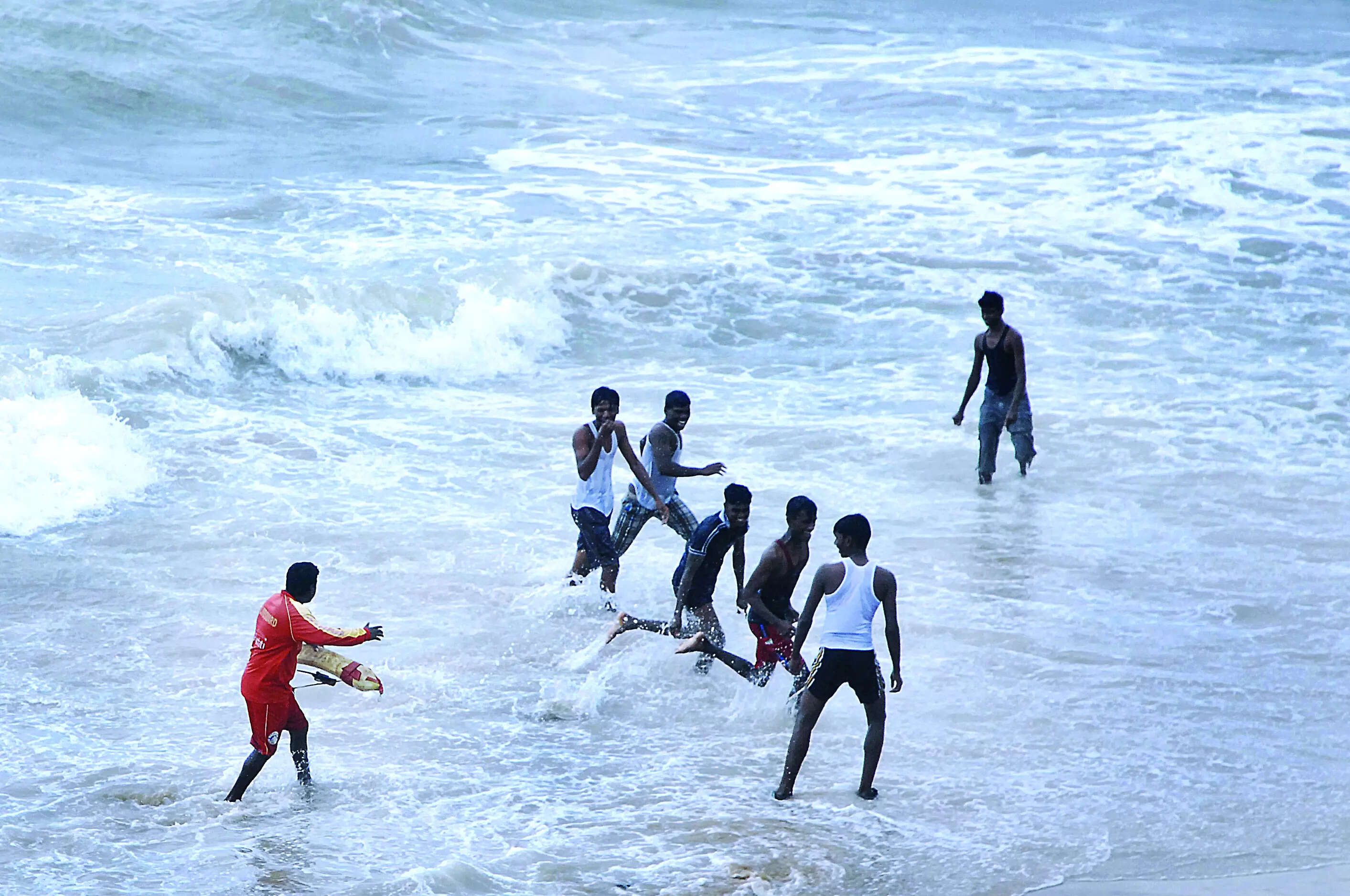 Lifeguards kept on toes with 16 rescues over weekend
