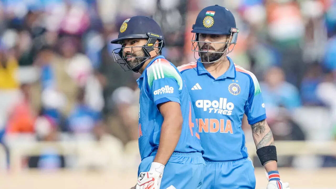 Virat Kohli ignores Gautam Gambhir, Rohit Sharma stops for a quick chat