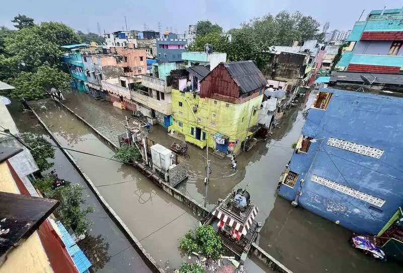 More than 20cm rainfall ravages streets in north Chennai