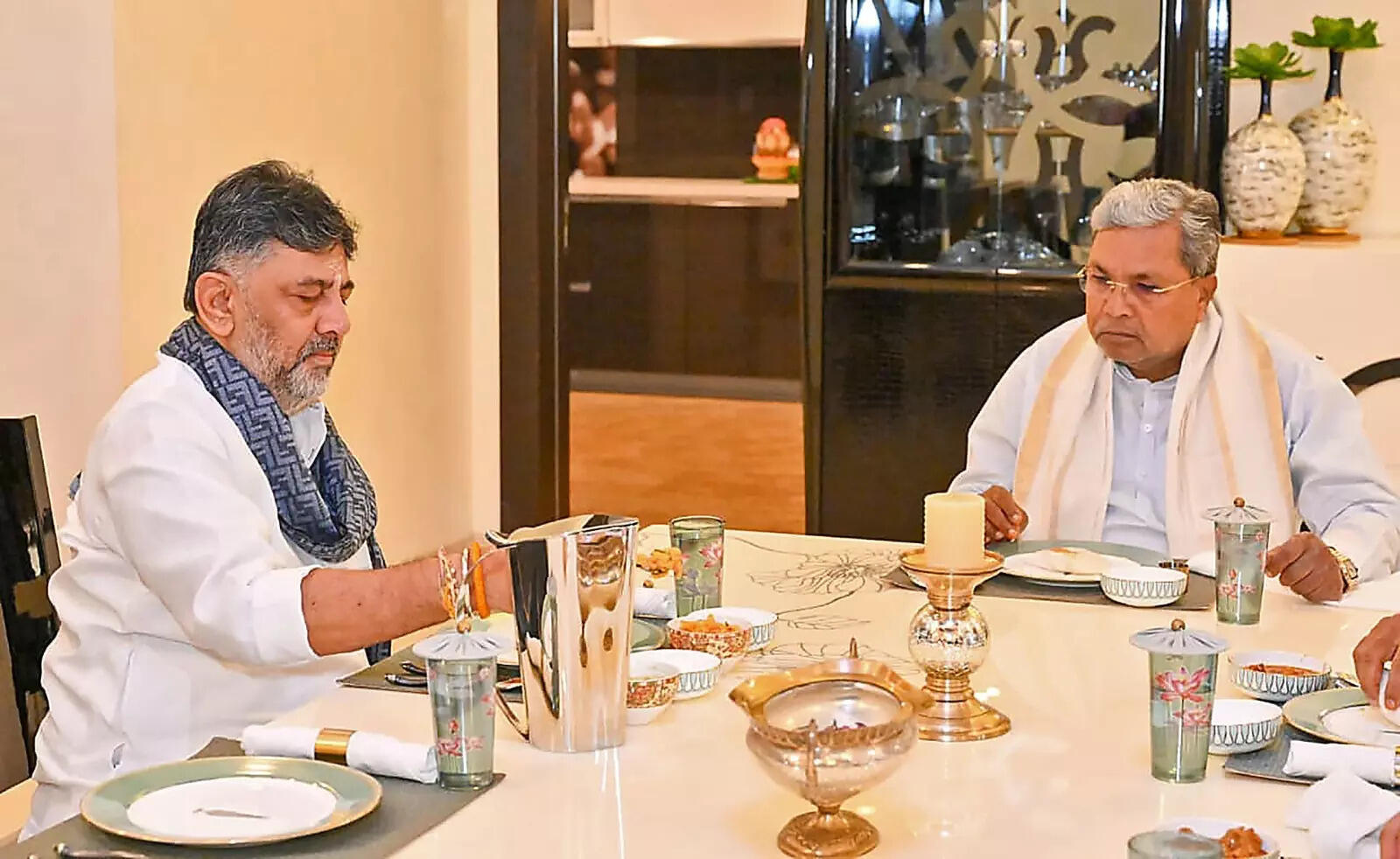 Breakfast meet 2.0: It is all ‘naati koli’ diplomacy and brotherly love between DK Shivakumar and Siddaramaiah