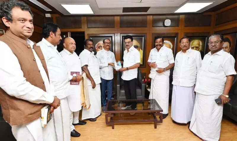 Congress Team Calls on Stalin