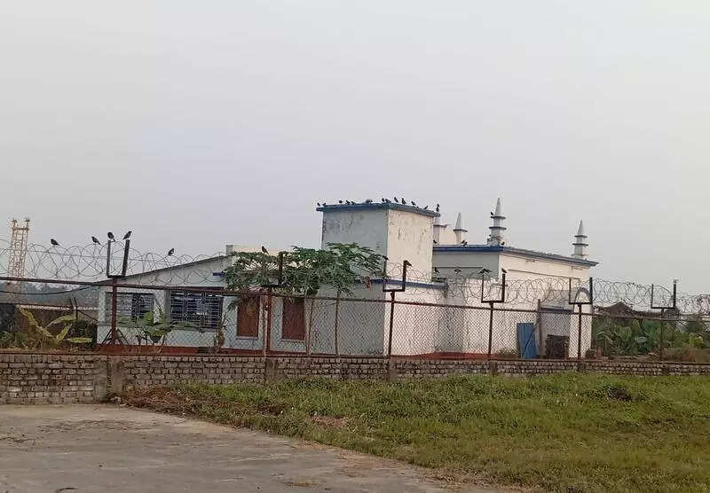 Airport mosque, 165 m from runway, raises safety &amp; navigation concerns