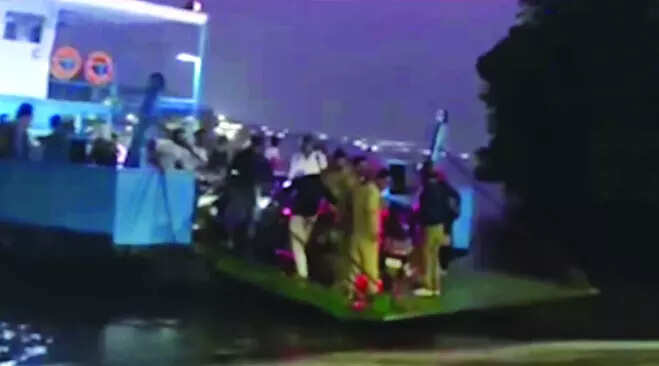 Early ramp drop on Ribandar-Chorao ferry jolts riders, no injuries reported