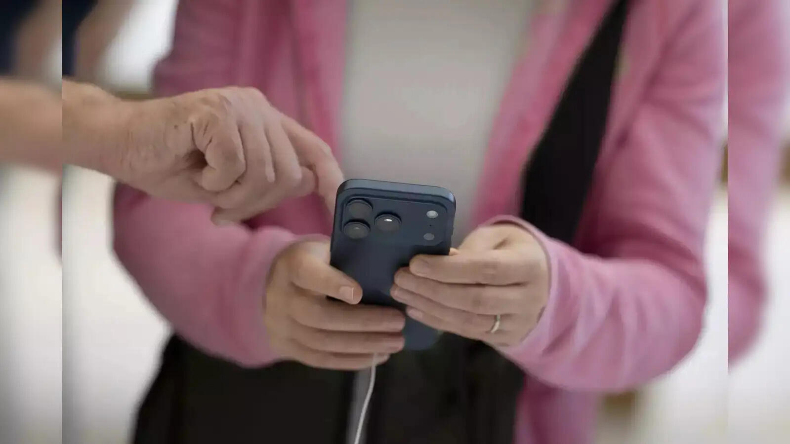 OTT vs telcos: WhatsApp, Telegram upset with new rule; Airtel, Jio & Vi praise DoT