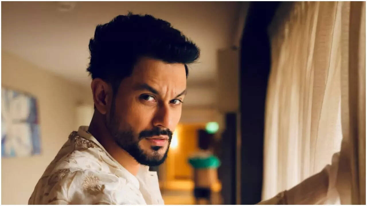 Kunal Kemmu’s dapper desi look goes viral