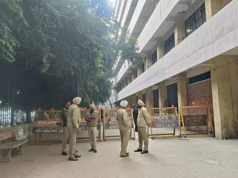 Courtroom clash leaves three injured