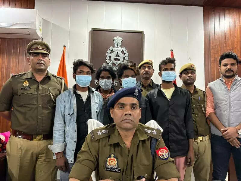 Auto gang robbing passengers busted; UP trail linked to Jan Seva Kendra