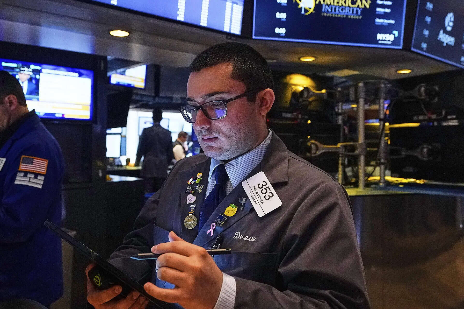 Asian stocks today: Markets trade mixed ahead of US economic data; Kospi nears 1% gains, Nikkei sheds 700 points