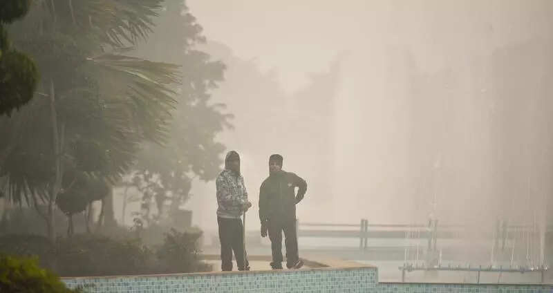 Smog &amp; calm winds push Gurgaon’s AQI to brink of ‘very poor’ zone