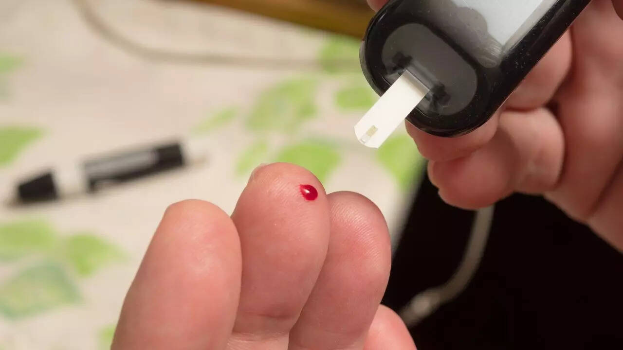 How band-pass Raman spectroscopy lets you monitor blood sugar without pricking your finger