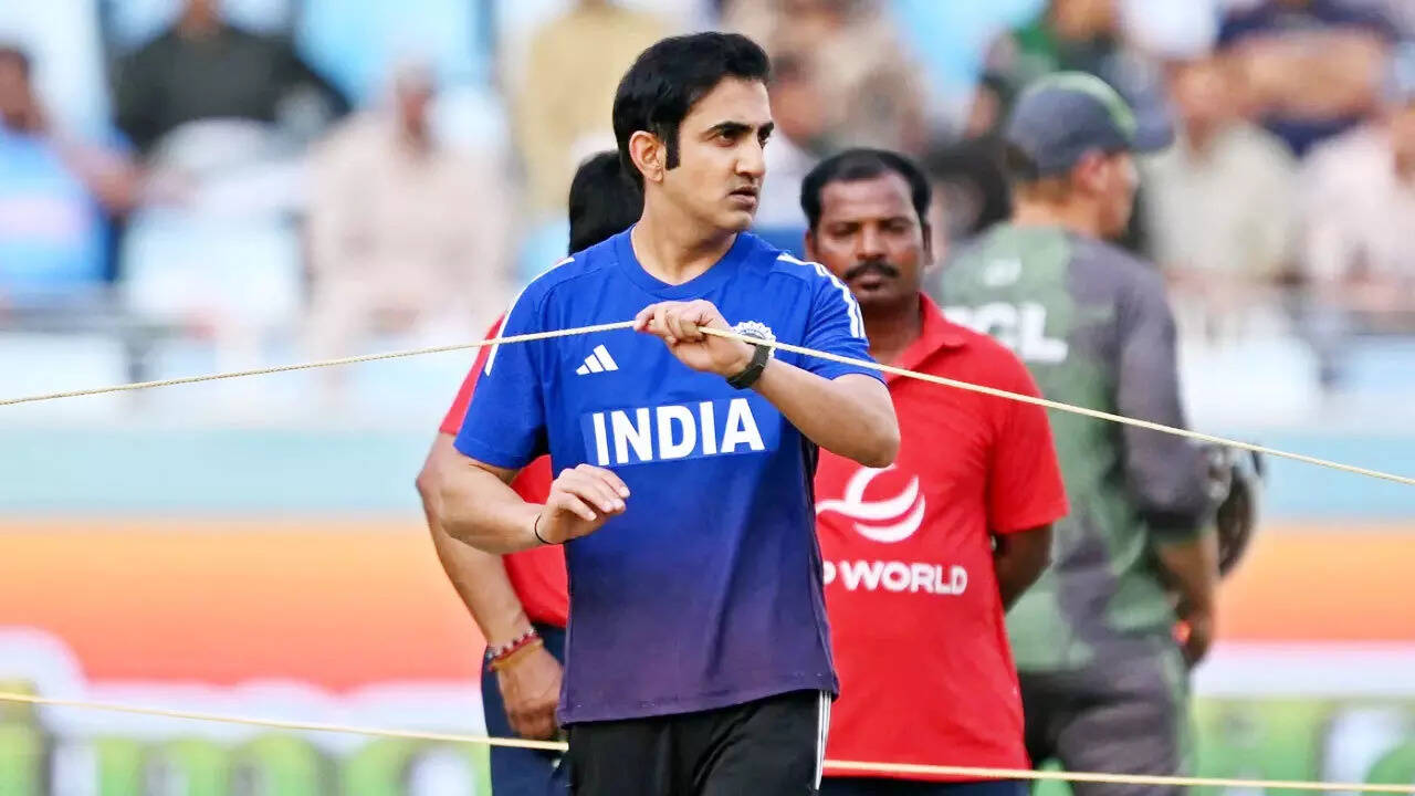 'Nahi jitega to bandook tumhari taraf': Ravi Shastri's fiery message to Gambhir