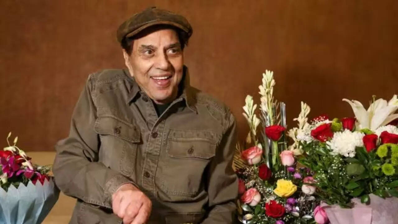 Dharmendra loved playing cards, but hardly ever won