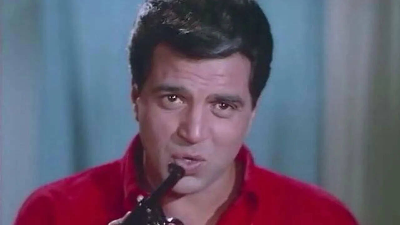 Dharmendra’s 'Ankhen' set the template; 'Pathaan', 'Dhurandhar' carry it forward