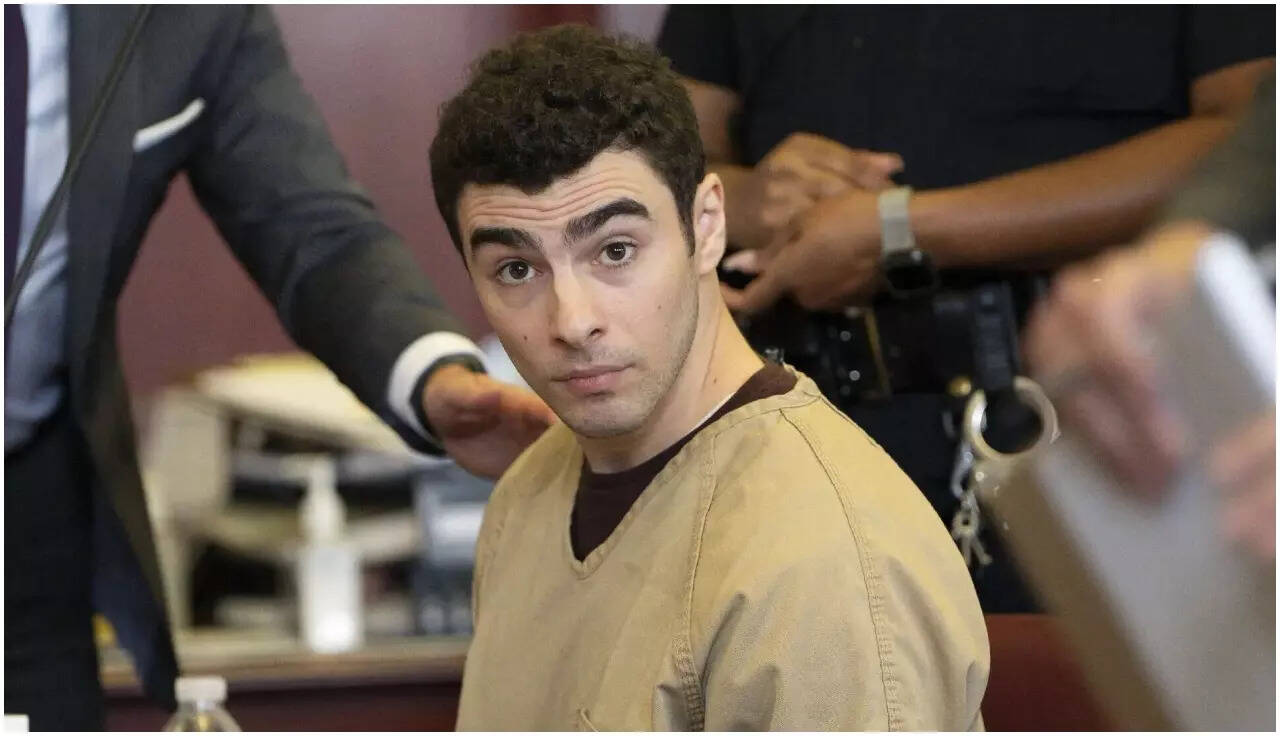 Courtroom bombshell: Bodycam shows police find loaded magazine hidden in wet underwear in Luigi Mangione’s bag