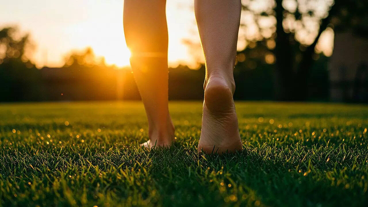 Walking barefoot on grass in the morning: 7 health benefits from improved sleep to heart health