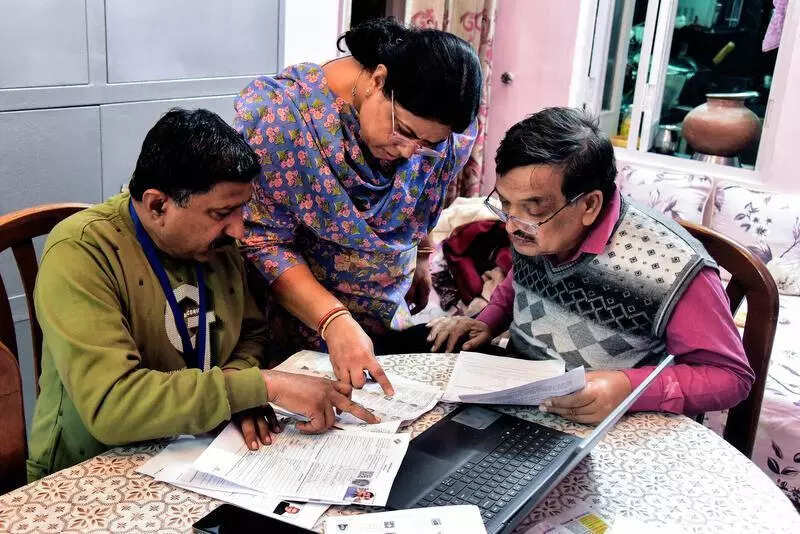 Mamata trains SIR guns on EC, links Feb final rolls to poll call