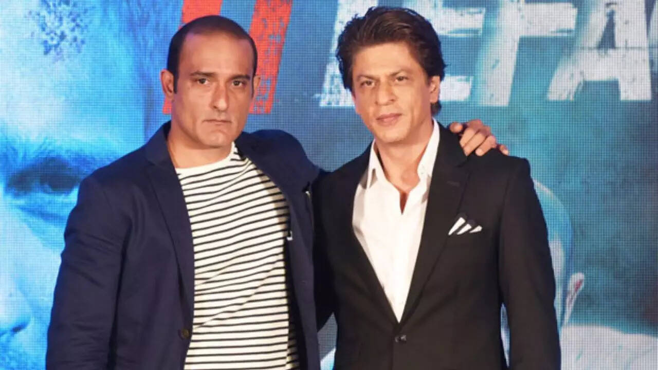 SRK's VIRAL Akshaye Khanna throwback video trends after 'Dhurandhar' success
