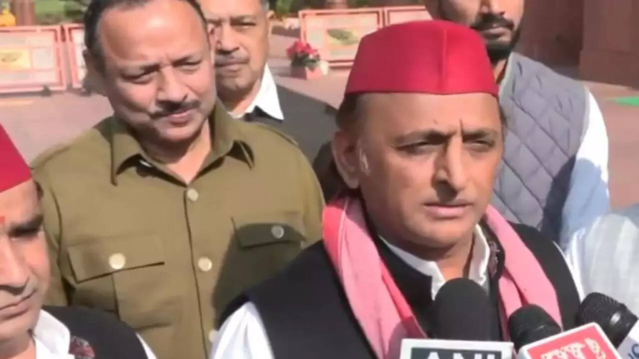 ‘Vande Mataram or Goa tragedy—what’s more emotional?’ Akhilesh blames BJP as Luthra brothers flee