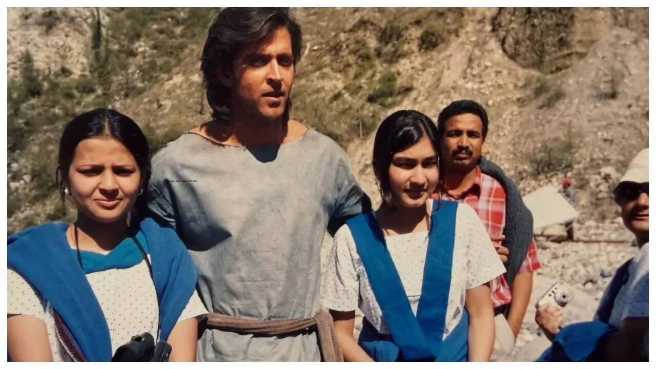 Sakshi Dhoni shares an UNSEEN picture with Hrithik Roshan