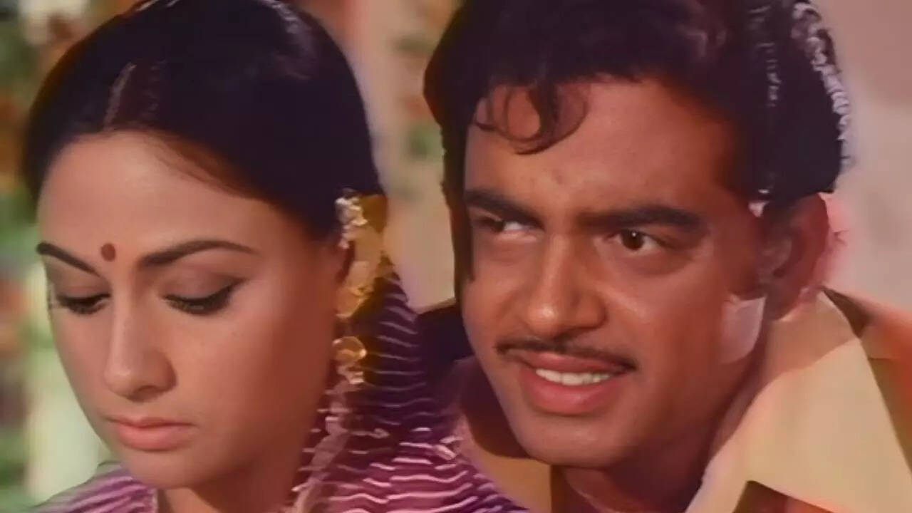 Shatrughan reacts to Jaya Bachchan's remark on paparazzi