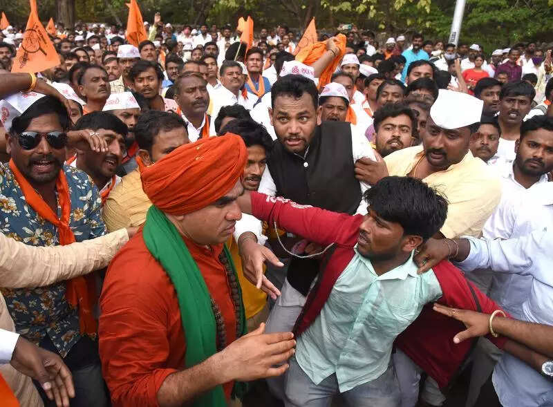 Police detain Panchamasali members during Daurjanya Dina march