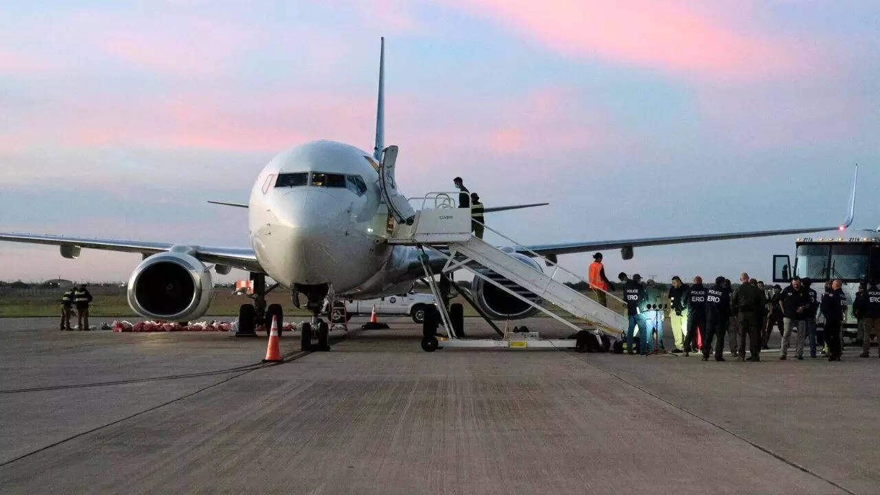 Deportation airlines: DHS signs $140 million deal to buy 6 Boeing 737 jets